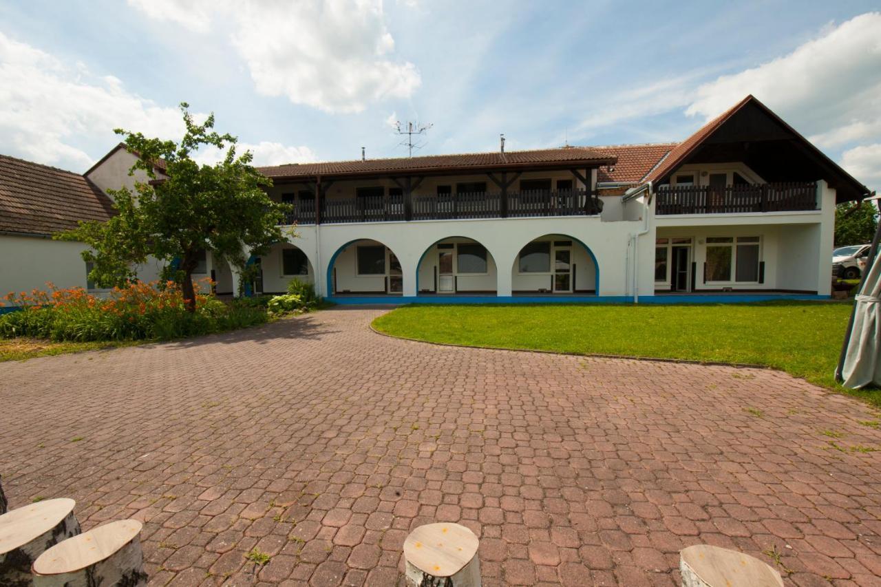 Penzion Posada Podivin Exterior photo