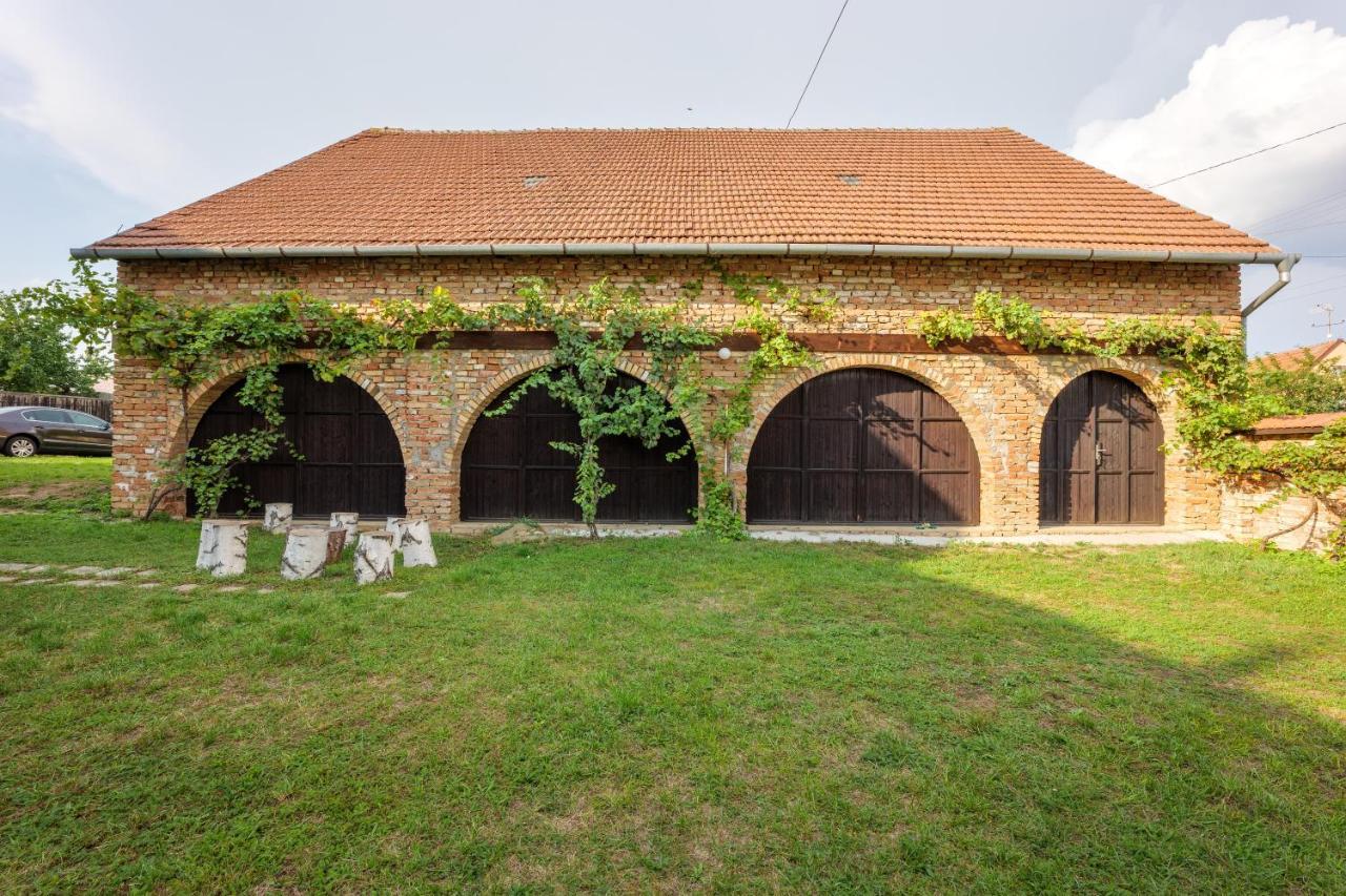 Penzion Posada Podivin Exterior photo